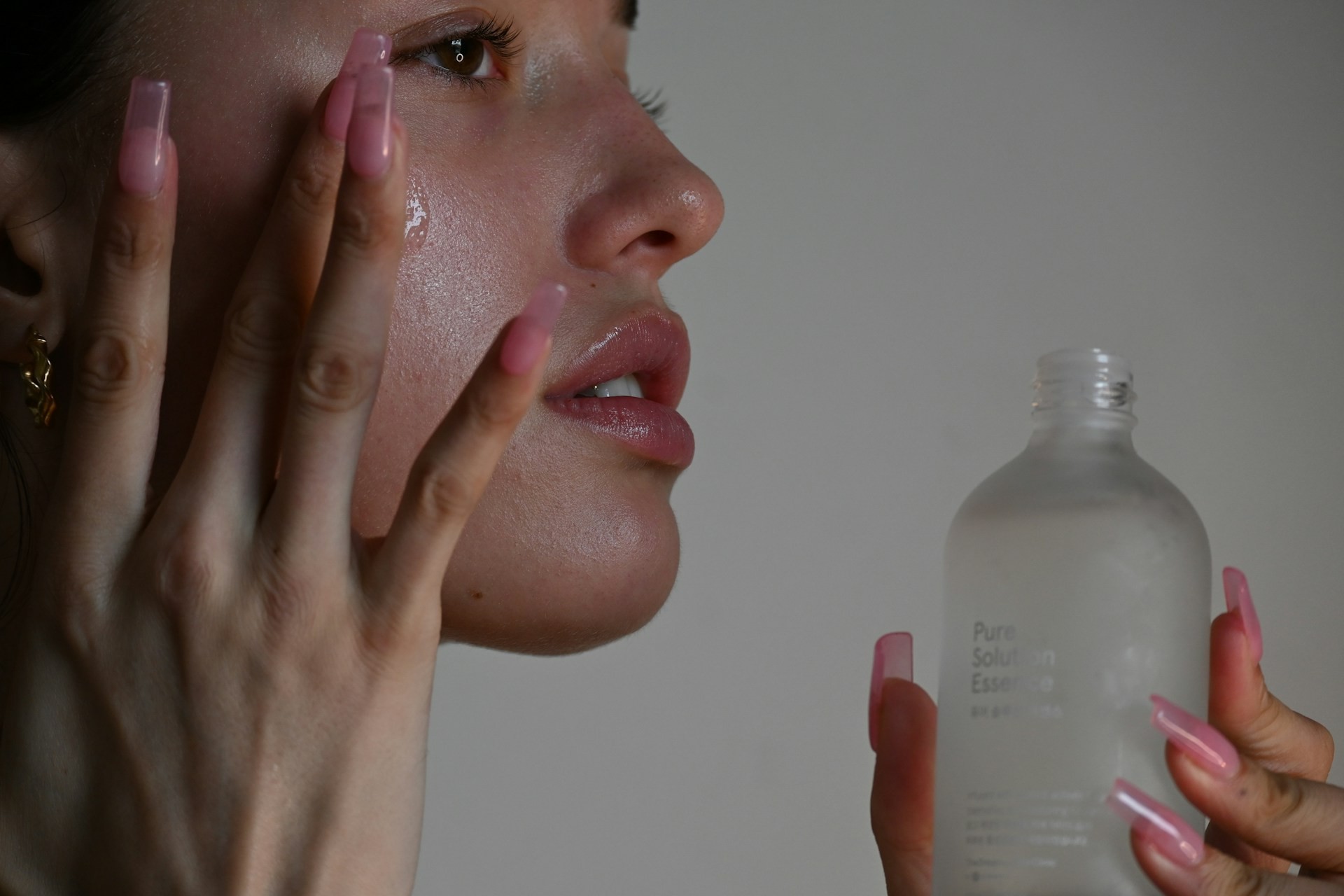 Essential Steps in Your Daily Skincare Routine 1 Essential Steps in Your Daily Skincare Routine